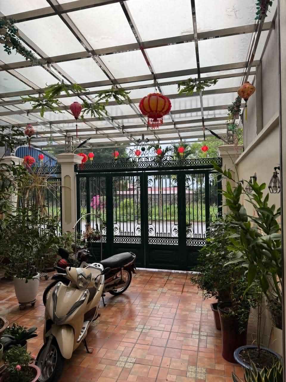 Sân nhà mình